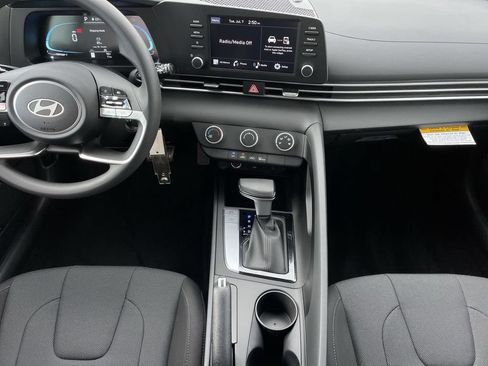 New 2026 Hyundai Elantra SE FWD image 17