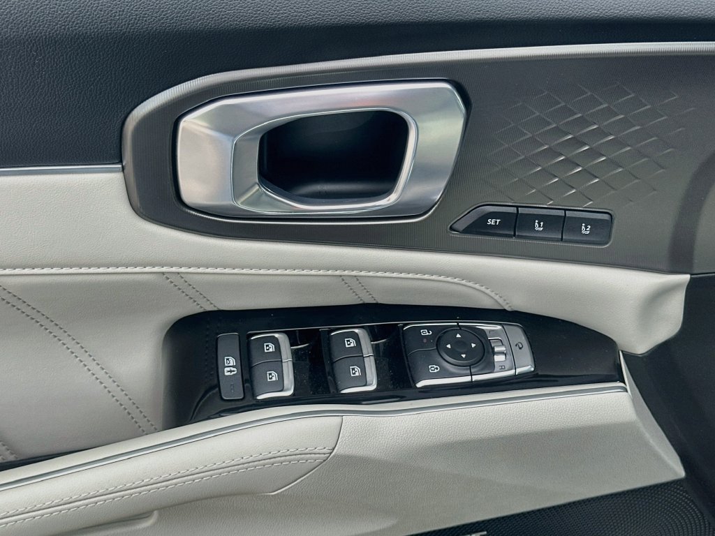 Certified 2025 Kia Sorento SX Prestige AWD/4WD image 18