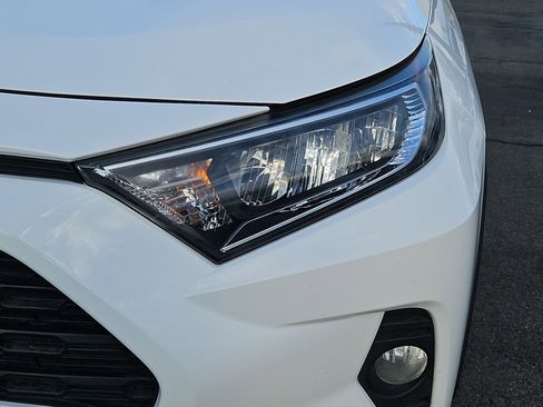 Used 2020 Toyota RAV4 XLE image 12