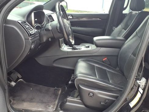Used 2019 Jeep Grand Cherokee Overland AWD/4WD image 14