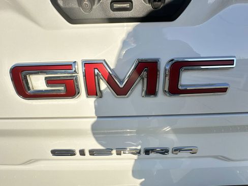 Used 2022 GMC Sierra 1500 SLT w/ SLT Premium Plus Package image 31