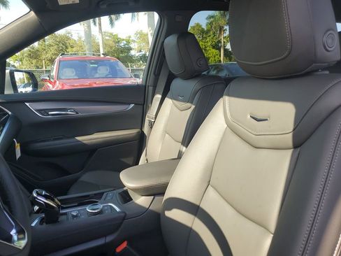 New 2025 Cadillac XT6 Luxury image 18