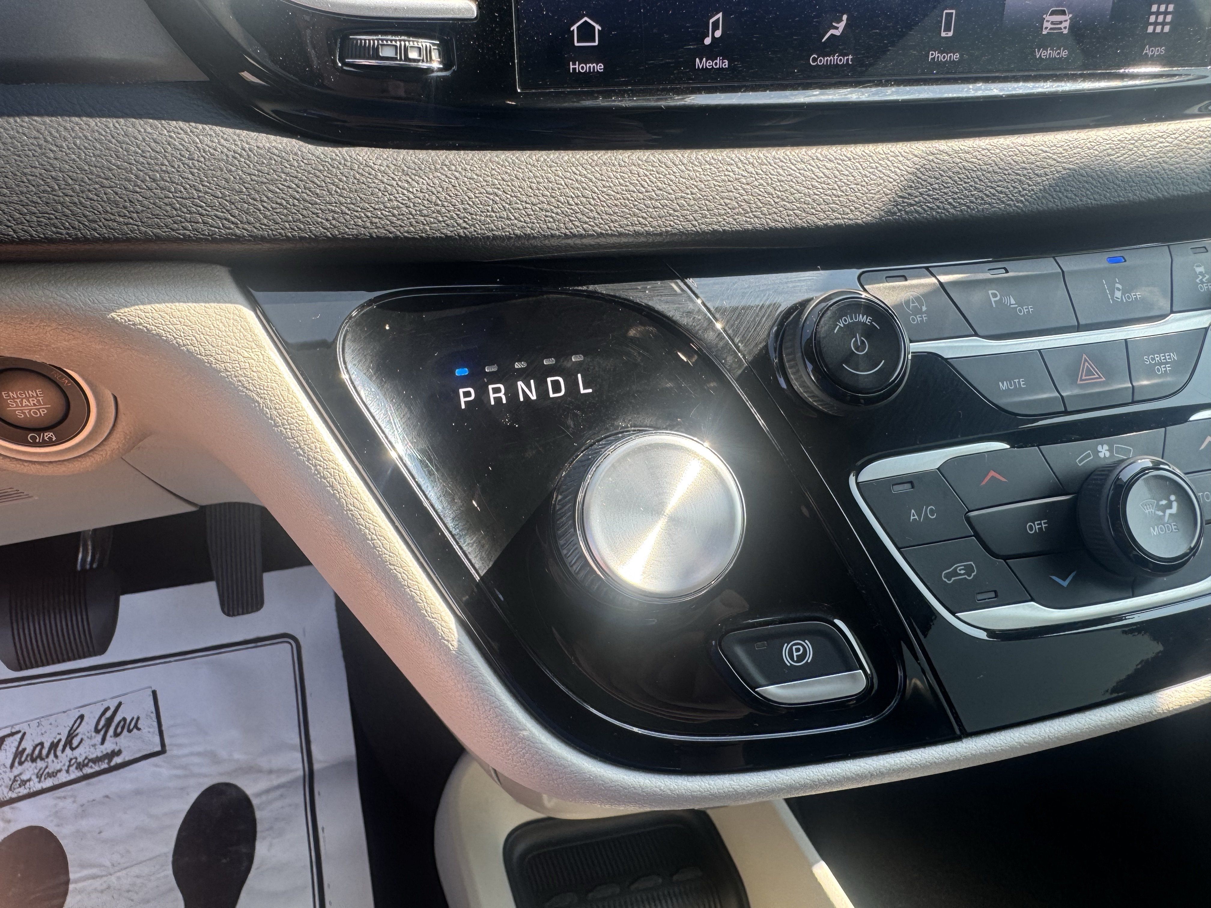 Used 2024 Chrysler Pacifica Touring-L FWD image 24