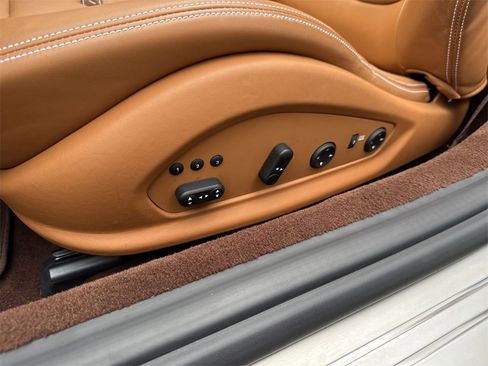 Used 2013 Ferrari California Base image 12