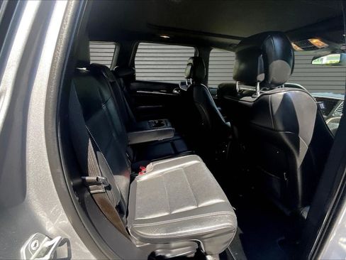 Used 2015 Jeep Grand Cherokee Overland AWD/4WD image 24