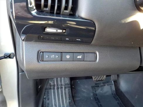 Used 2025 Nissan Pathfinder SV image 12