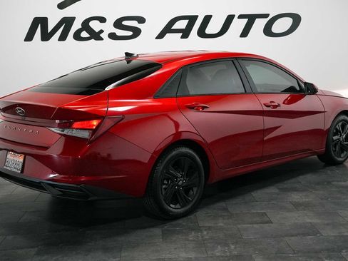 Used 2021 Hyundai Elantra SEL w/ Convenience Package FWD image 4