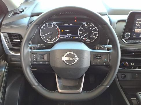 Used 2025 Nissan Rogue SV FWD image 20
