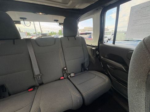 Used 2025 Jeep Wrangler Unlimited Sahara AWD/4WD image 37