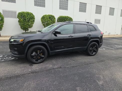 Used 2020 Jeep Cherokee Latitude Plus AWD/4WD image 2