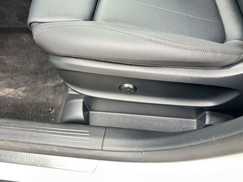 Used 2025 Mercedes-Benz GLA 250 4MATIC image 23