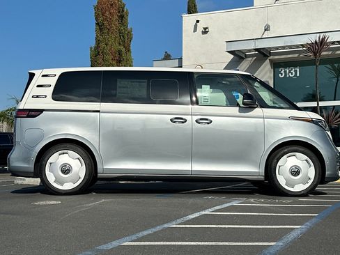 New 2025 Volkswagen ID. Buzz 1st Edition image 4