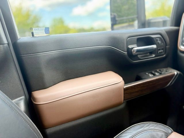 Used 2023 Chevrolet Silverado 2500 High Country w/ Z71 Off-Road Package AWD/4WD image 21