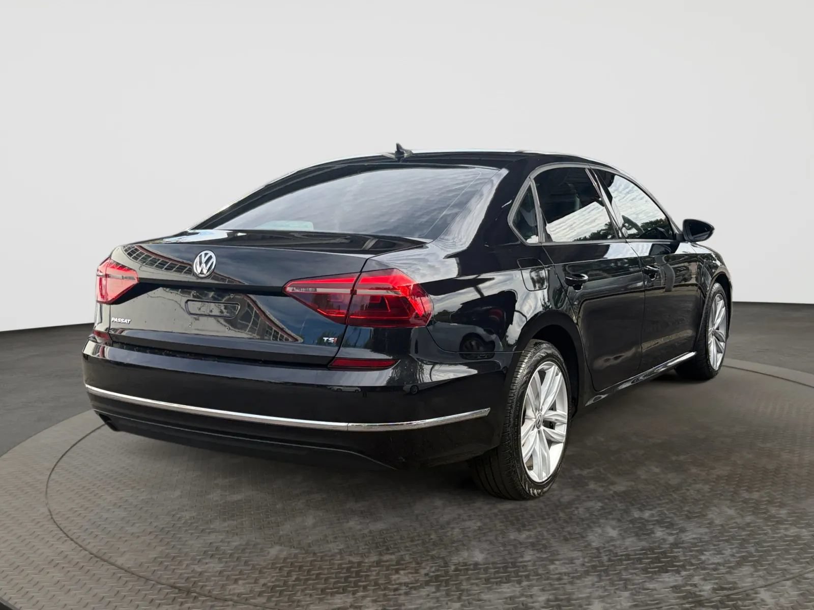 Used 2019 Volkswagen Passat 2.0T Wolfsburg w/ Wheels & Sunroof Package FWD image 10