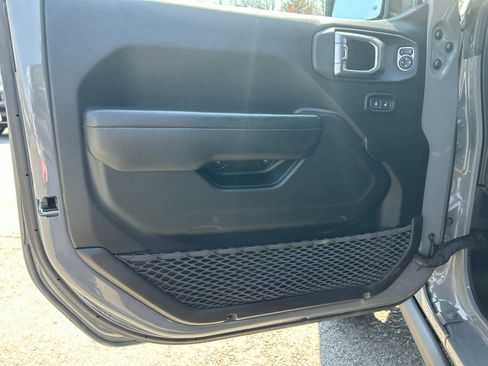Used 2023 Jeep Wrangler Unlimited Rubicon 4xe w/ Cold Weather Group AWD/4WD image 19