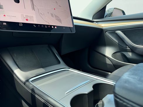 Used 2023 Tesla Model 3 Standard Range RWD image 16