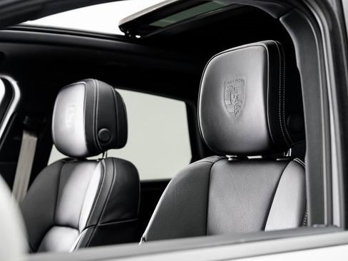 Used 2025 Porsche Macan image 10