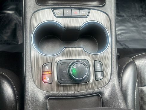 Used 2022 GMC Acadia SLT image 21