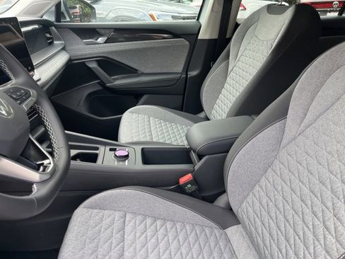 New 2025 Volkswagen Tiguan S image 9