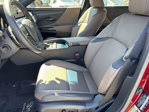 Used 2025 Lexus ES 300h w/ Premium Package image 11