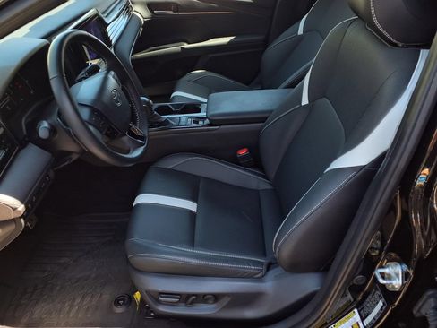 Certified 2025 Toyota Camry SE FWD image 18
