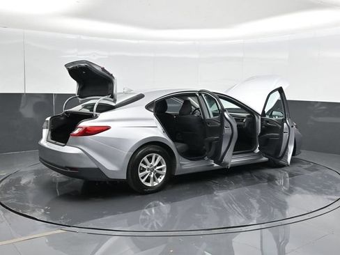 Used 2025 Toyota Camry LE FWD image 57