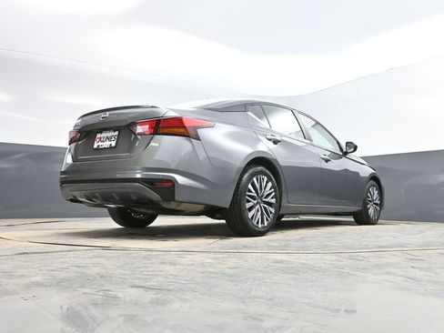 Used 2025 Nissan Altima 2.5 SV FWD image 32