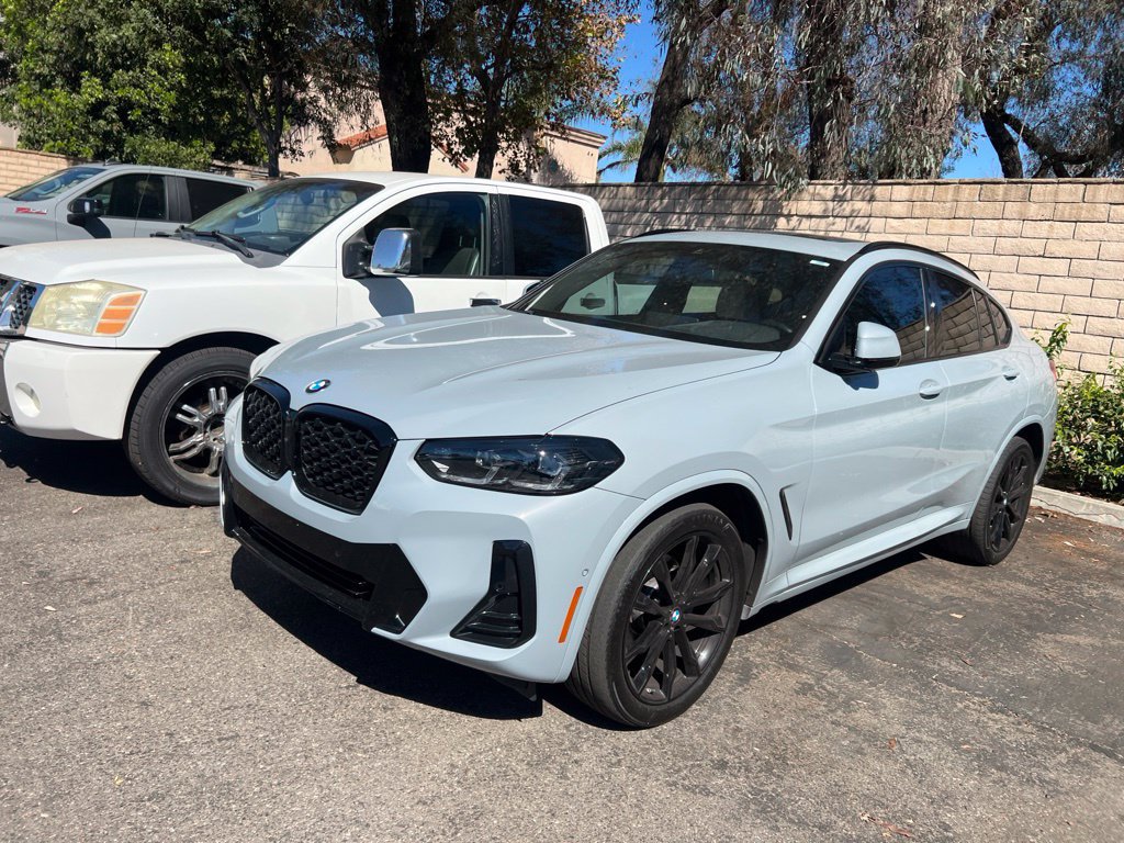 Used 2024 BMW X4 xDrive30i w/ Premium Package AWD/4WD image 3