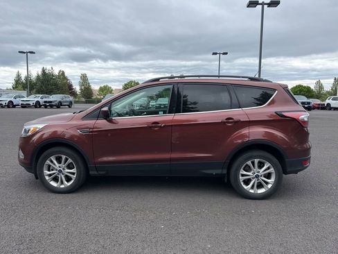 Used 2018 Ford Escape SE w/ SE Sync 3 Package AWD/4WD image 4