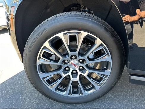 New 2026 GMC Yukon XL Denali w/ Denali Reserve Package image 4