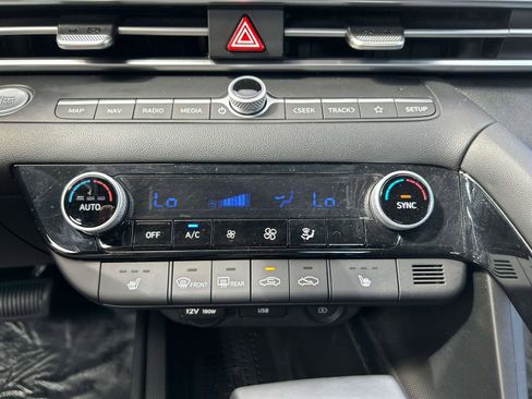 Used 2023 Hyundai Elantra SEL w/ Convenience Package image 22