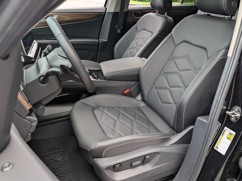Used 2026 Volkswagen Atlas SE w/ Panoramic Sunroof Package FWD image 17