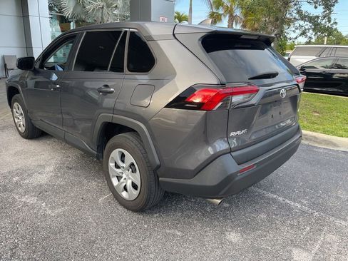 Used 2022 Toyota RAV4 LE FWD image 4