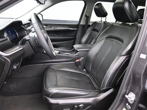 Used 2024 Jeep Grand Cherokee Limited w/ Black Appearance Package image 14