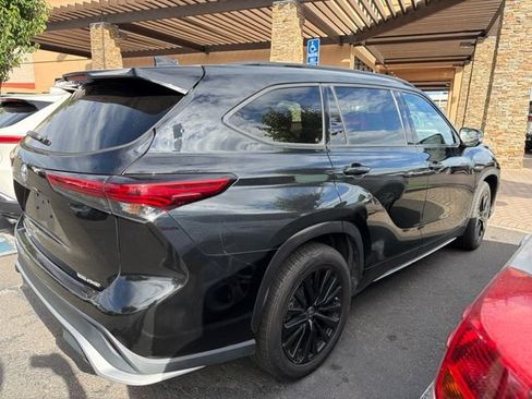 Used 2023 Toyota Highlander XSE AWD/4WD image 3