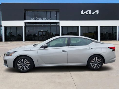 Used 2024 Nissan Altima 2.5 SV FWD image 4
