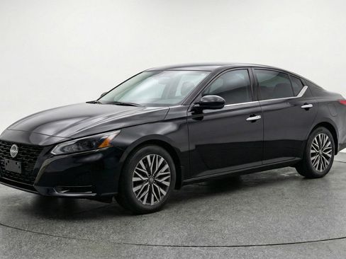 Used 2025 Nissan Altima 2.5 SV image 3