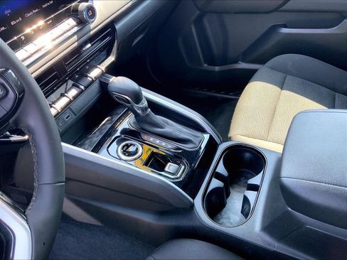 Used 2024 Chevrolet Colorado LT w/ LT Convenience Package AWD/4WD image 16