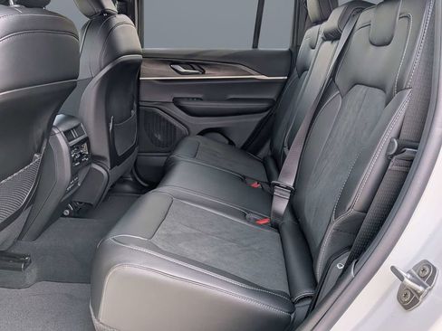 New 2026 Jeep Grand Cherokee 4WD image 13