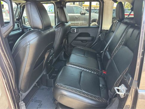 Used 2021 Jeep Wrangler Unlimited Sahara image 10
