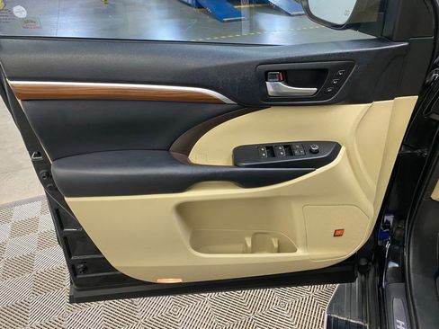 Used 2019 Toyota Highlander Limited Platinum AWD/4WD image 21