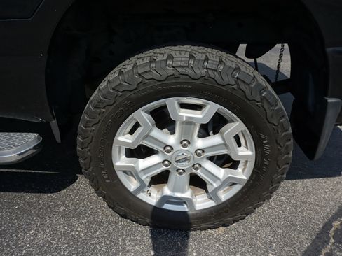 Used 2017 Nissan Titan SV RWD image 40