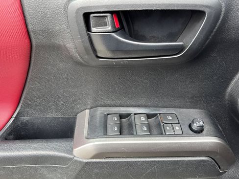 Used 2022 Toyota Tacoma SR5 RWD image 11