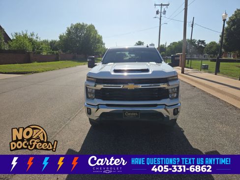 Used 2024 Chevrolet Silverado 2500 LT AWD/4WD image 3