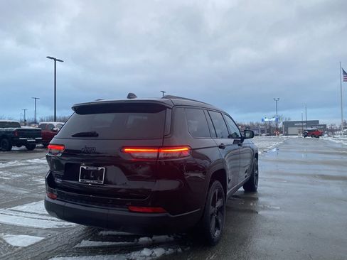 Used 2023 Jeep Grand Cherokee L Laredo image 2