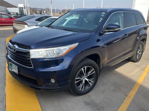 Used 2016 Toyota Highlander XLE image 4