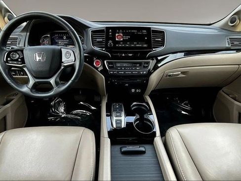 Certified 2020 Honda Pilot Touring image 7
