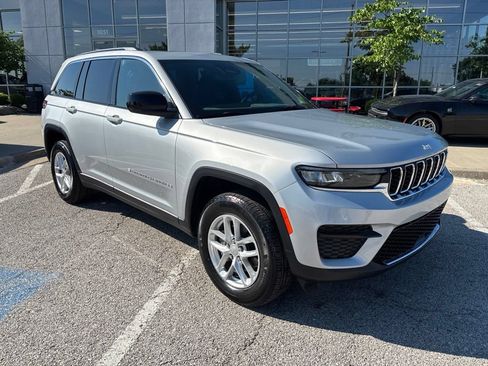 Used 2024 Jeep Grand Cherokee Laredo X w/ Luxury Tech Group I AWD/4WD image 6