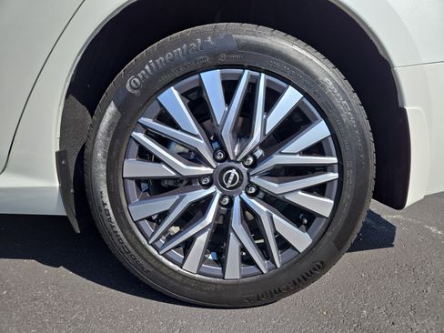 Used 2023 Nissan Altima 2.5 SV w/ SV Premium Package image 10