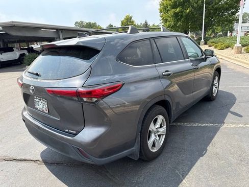 Used 2023 Toyota Highlander LE AWD/4WD image 4